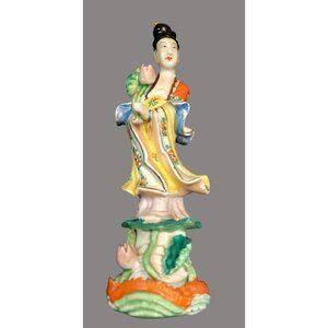 Vintage Chinese Guanyin Lotus Flower Woman Figurine T31 C